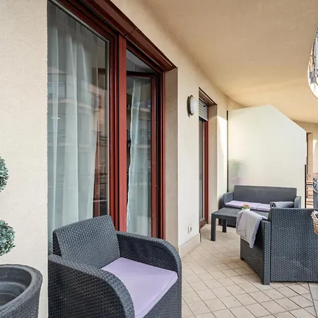Urban Jungle Oasis King With Free Parking Apartment