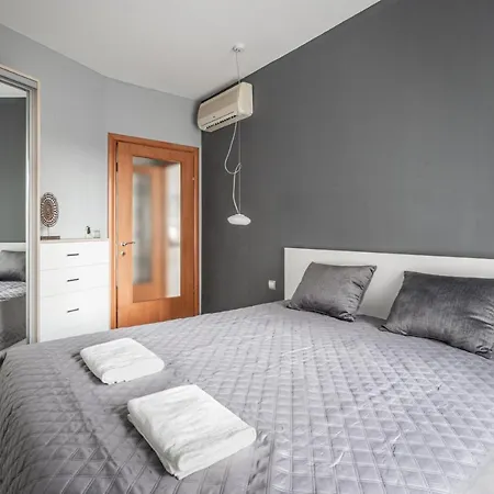 Urban Jungle Oasis King With Free Parking Apartment *