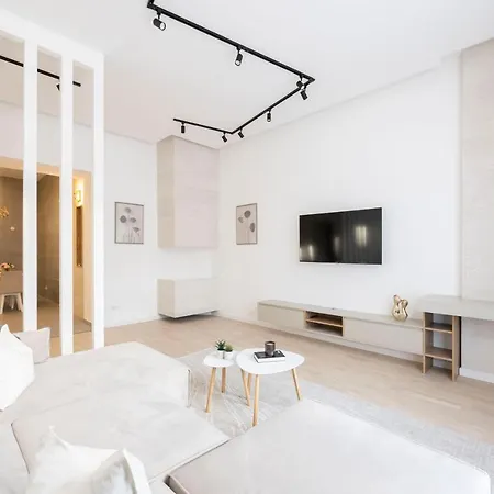 Apartamento Luxurious & Spacious With Balcony Budapest