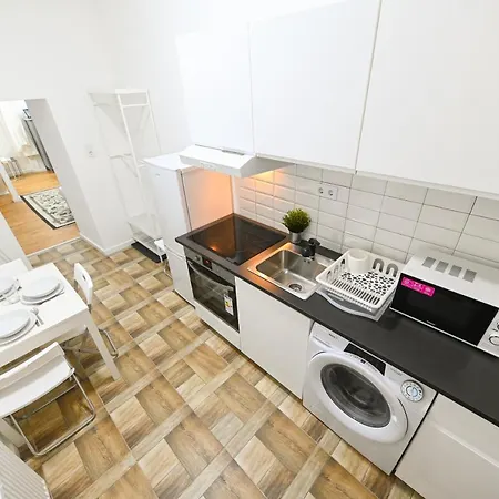 Apartment Charming In Damjanich Str., Lucas *