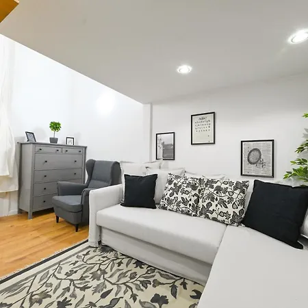 Apartment Charming In Damjanich Str., Lucas *