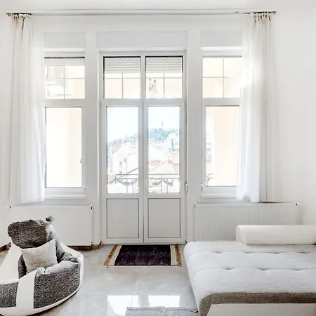 Skyline Serenity Retreat @vaci Famous Street *