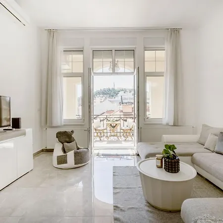 Skyline Serenity Retreat @vaci Famous Street Apartment Budapest