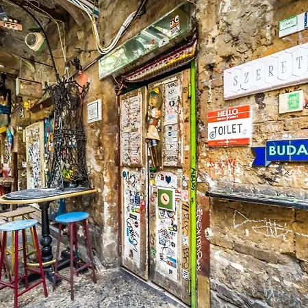 Skyline Serenity Retreat @vaci Famous Street Budapest
