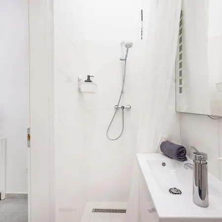 Skyline Serenity Retreat @vaci Famous Street Apartment Budapest