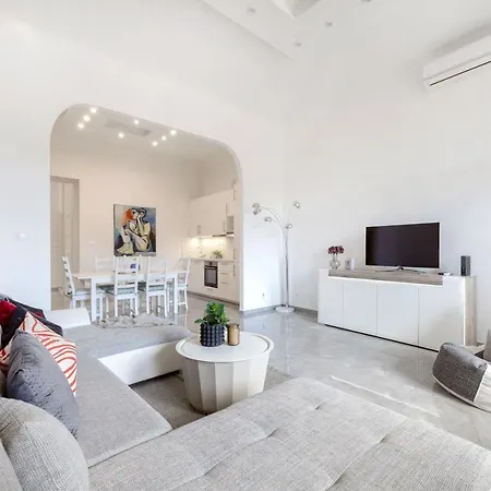 Skyline Serenity Retreat @vaci Famous Street * Budapest