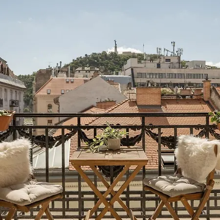 Skyline Serenity Retreat @vaci Famous Street *