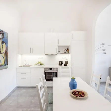 Skyline Serenity Retreat @vaci Famous Street * Budapest