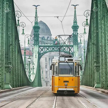 Skyline Serenity Retreat @vaci Famous Street Apartment Budapest