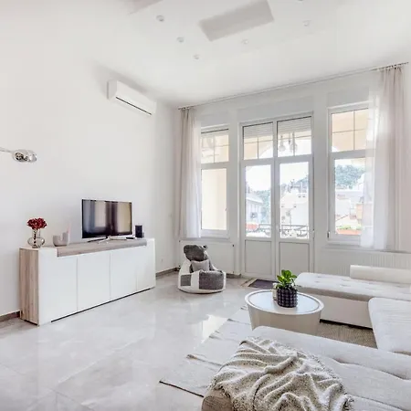 Skyline Serenity Retreat @vaci Famous Street Apartment *