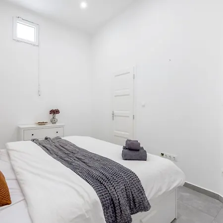 Skyline Serenity Retreat @vaci Famous Street * Budapest