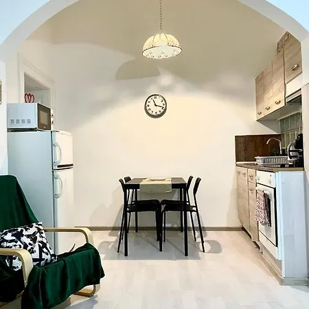White Near The Famous New York Cafe Appartement Budapest