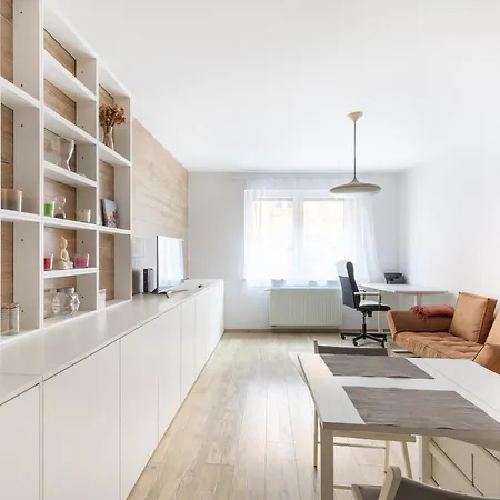Apartment B44 Brody *