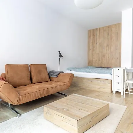 B44 Brody Apartment *
