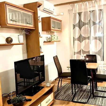 Flowers Apartman *