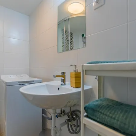 Apartment Cosy Downtown Flat In Budapest, Lisa *