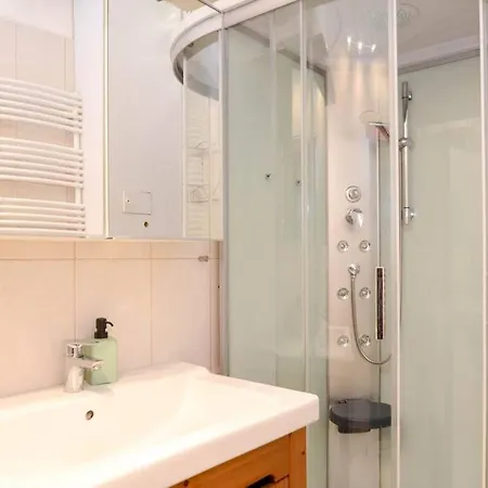 Famous Kiraly Street At Large 3br 10ppl @ Apartment Budapest