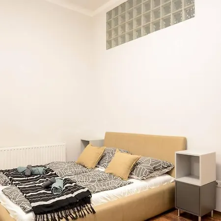 Famous Kiraly Street At Large 3br 10ppl @ *