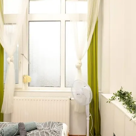 Famous Kiraly Street At Large 3br 10ppl @ Apartment Budapest