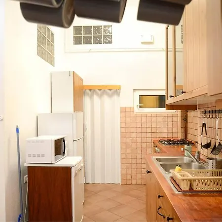 Famous Kiraly Street At Large 3br 10ppl @ Budapest