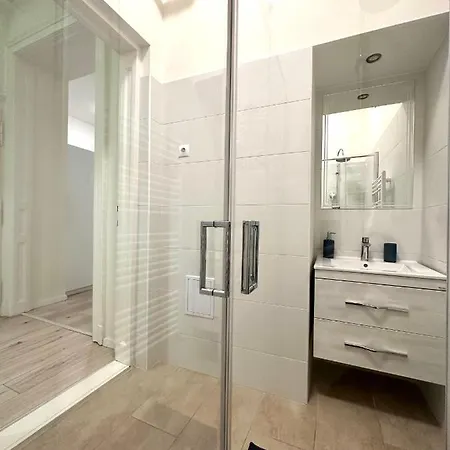 Luxury Huge - 92m2 - 3 Bedrooms - 3 Air Conditioners - Free Garage!!! Apartment Budapest