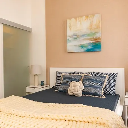 Apartment Luxury Huge - 92m2 - 3 Bedrooms - 3 Air Conditioners - Free Garage!!! *