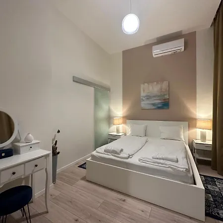 Luxury Huge - 92m2 - 3 Bedrooms - 3 Air Conditioners - Free Garage!!! * Budapest