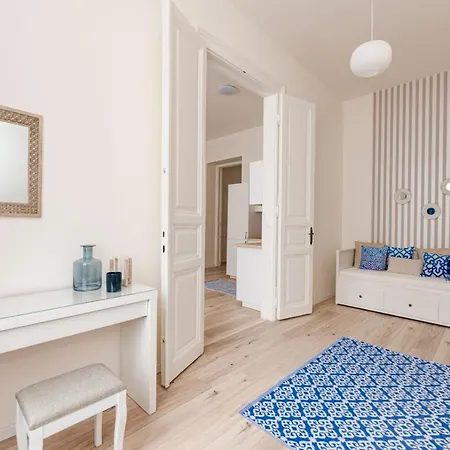 Luxury Huge - 92m2 - 3 Bedrooms - 3 Air Conditioners - Free Garage!!! Apartment Budapest