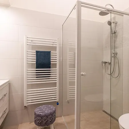 Apartment Luxury Huge - 92m2 - 3 Bedrooms - 3 Air Conditioners - Free Garage!!! *