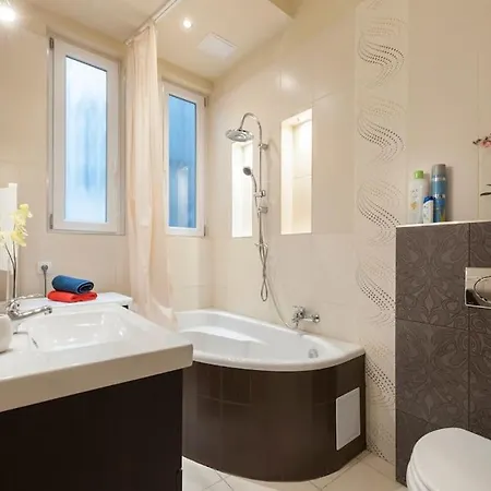 Appartamento Szent Istvan Ter 4 Next To Basilica A 1 Bedroom *