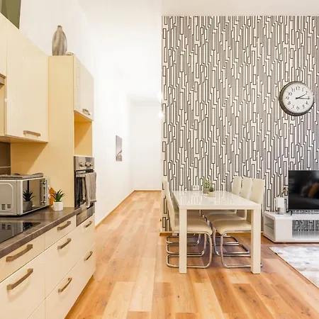 Spacious & Cozy W/ Terrace Apartment Budapest