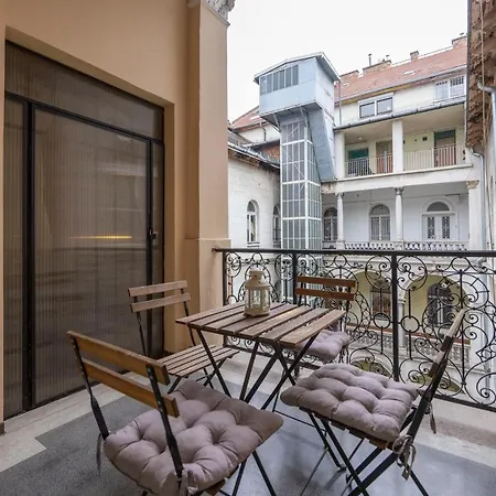 Spacious & Cozy W/ Terrace Apartment