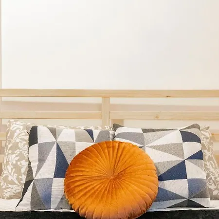 Spacious & Cozy W/ Terrace Apartmán *
