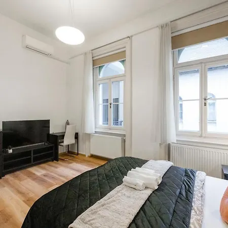 Apartmán Spacious & Cozy W/ Terrace