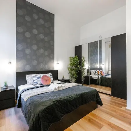 Spacious & Cozy W/ Terrace Apartmán Budapešť