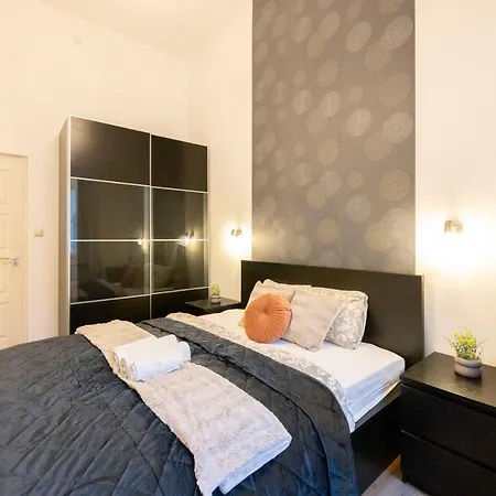 Apartment Spacious & Cozy W/ Terrace Budapest