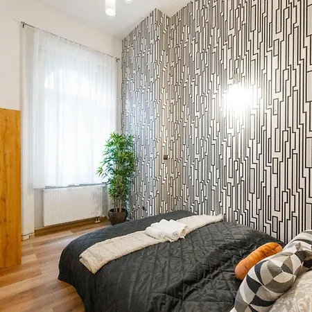 Spacious & Cozy W/ Terrace *