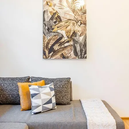 Apartment Spacious & Cozy W/ Terrace *