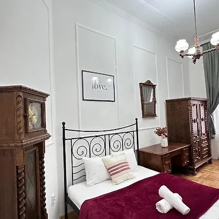 Jozsef 68 - Near Newyork Cafe Homestay Budapest