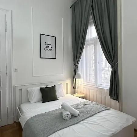Homestay Jozsef 68 - Near Newyork Cafe *