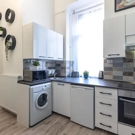 Apartment Urban Oasis