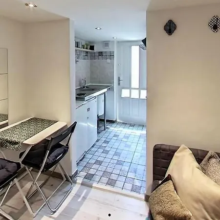Cute In Center. Capsule Apartment! Apartment *