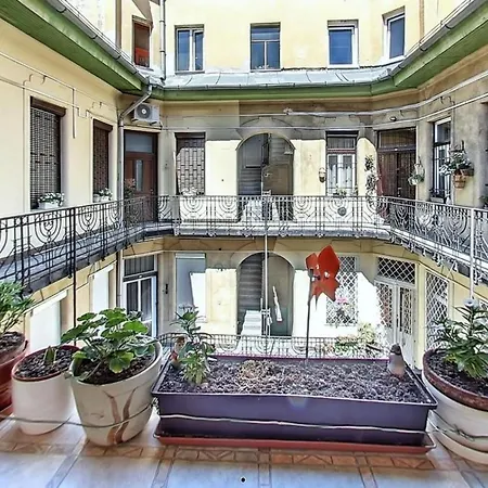 Cute In Center. Capsule Apartment! Apartamento