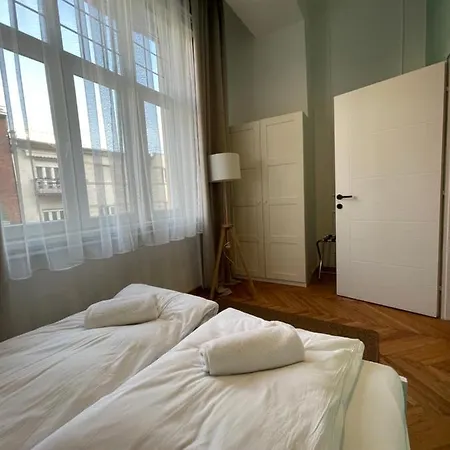Flower Apartment *