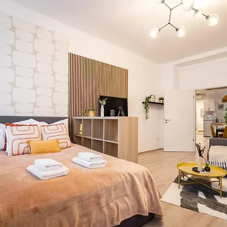 Warm Elegance Retreat : 75 M2 Comfort Near New York Cafe Apartment Budapest