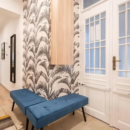 Warm Elegance Retreat : 75 M2 Comfort Near New York Cafe Apartment