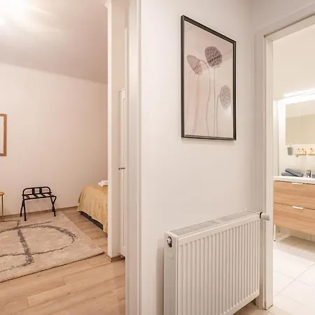 Warm Elegance Retreat : 75 M2 Comfort Near New York Cafe Apartment *