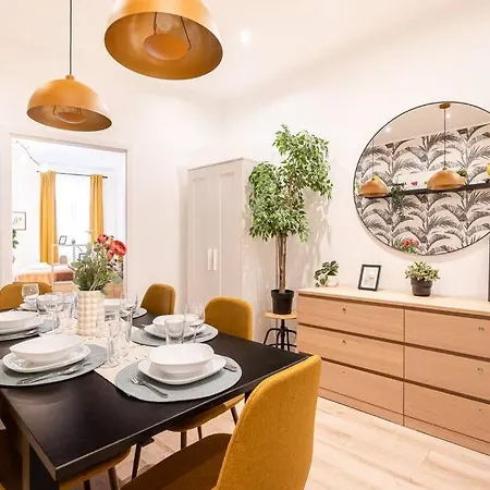 Warm Elegance Retreat : 75 M2 Comfort Near New York Cafe Apartment Budapest