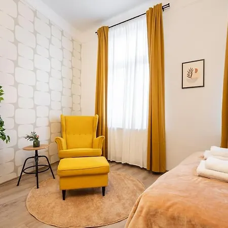 Apartment Warm Elegance Retreat : 75 M2 Comfort Near New York Cafe Budapest