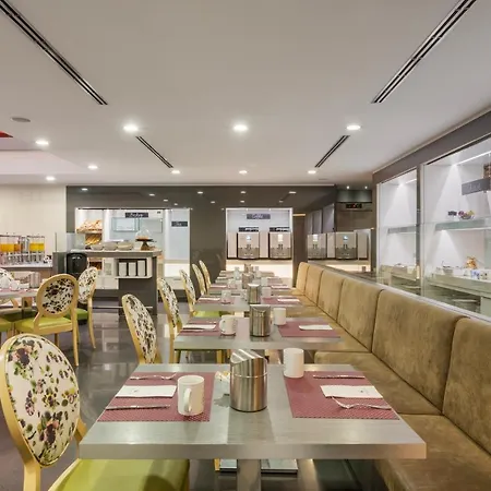 Eurostars Palazzo Zichy 4* בודפשט